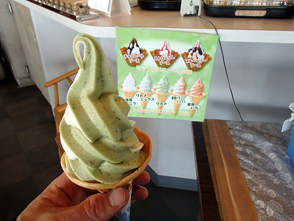 ワカメのソフトクリーム